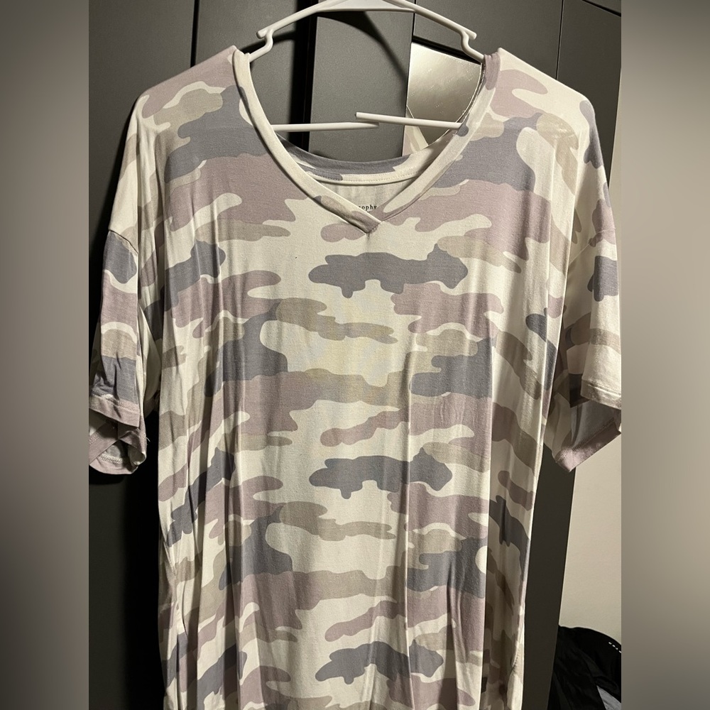 Philosophy v neck camo tee